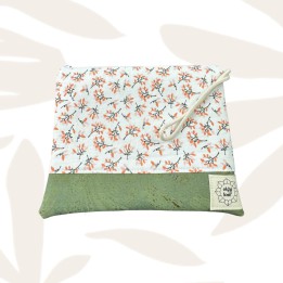 Pochette mini/bolso mano plano. Floral blanca.