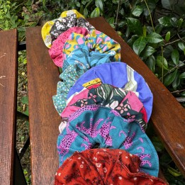 Scrunchies. Topos de colores.