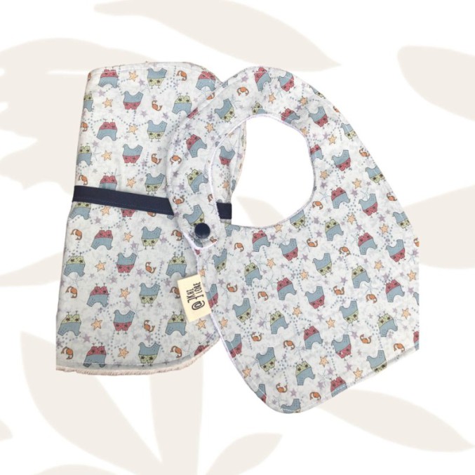Pack babero + toalla de lactancia. Gallinas.