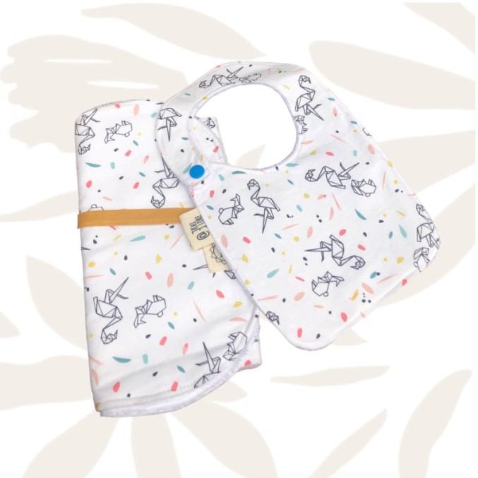Pack babero + toalla de lactancia. Origami.